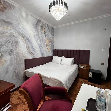 Hotel Luxurious Taraz Esterno foto