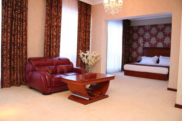 Hotel Luxurious Taraz Esterno foto