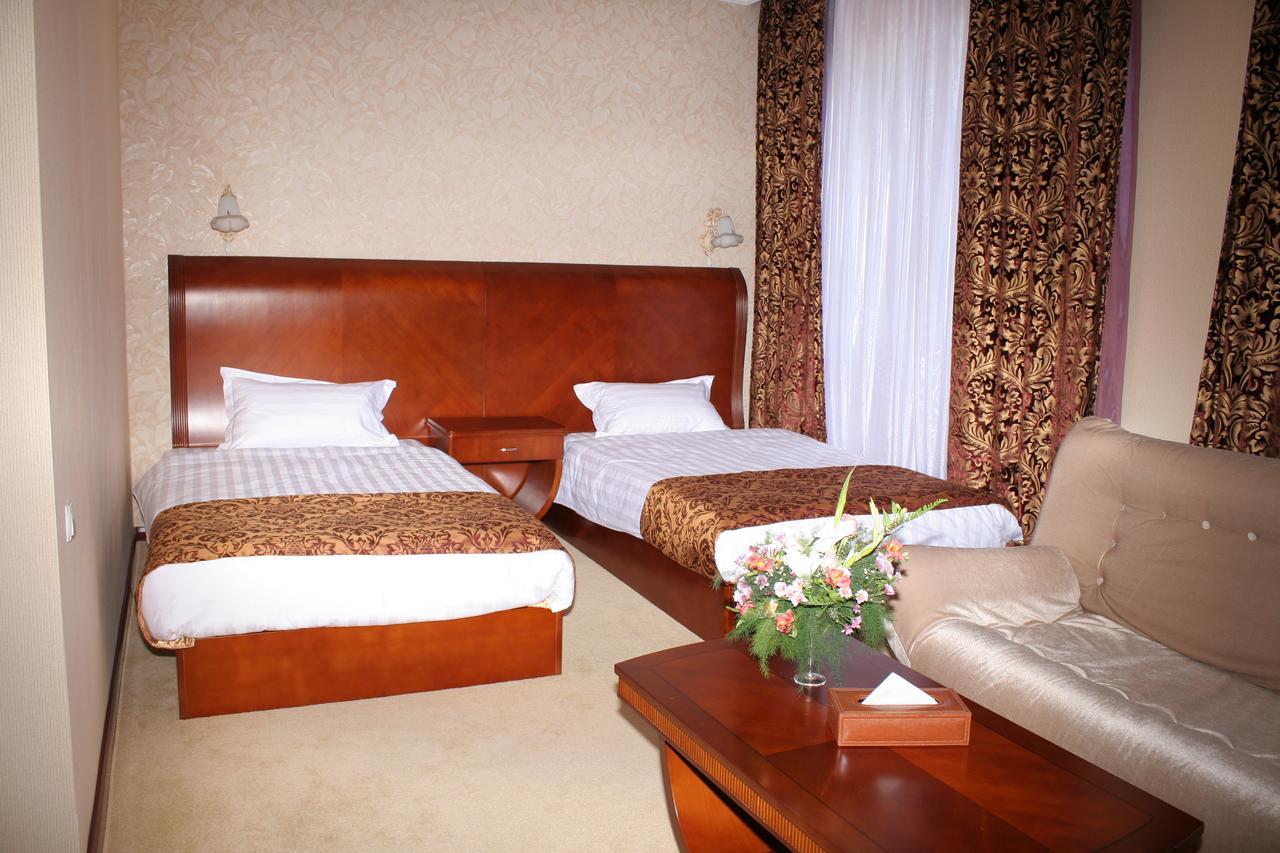 Hotel Luxurious Taraz Esterno foto