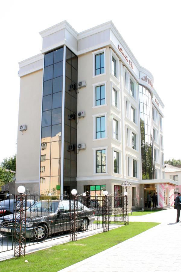Hotel Luxurious Taraz Esterno foto