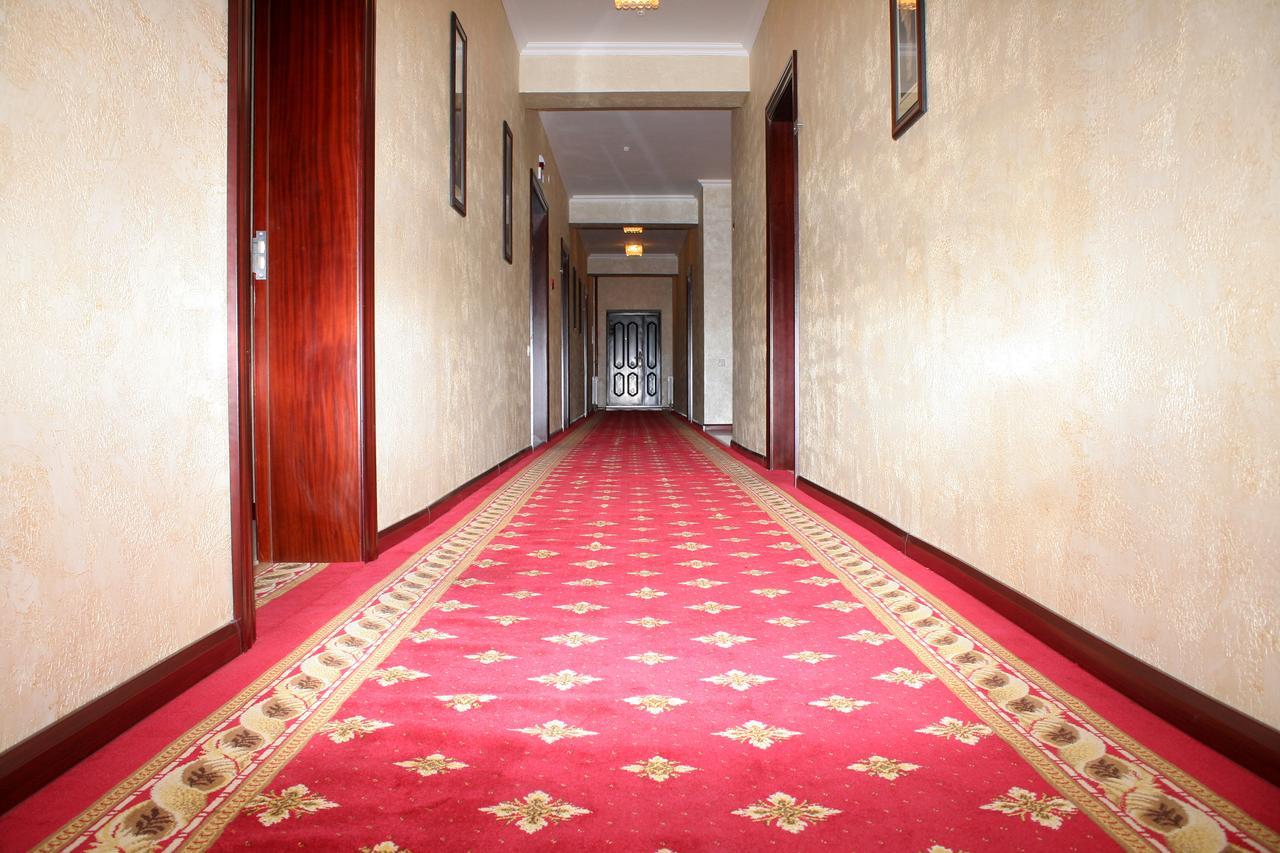 Hotel Luxurious Taraz Esterno foto