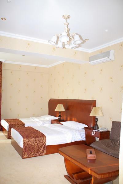 Hotel Luxurious Taraz Esterno foto