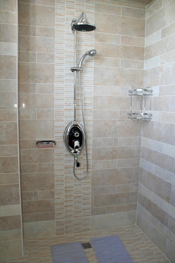 Hotel Luxurious Taraz Esterno foto
